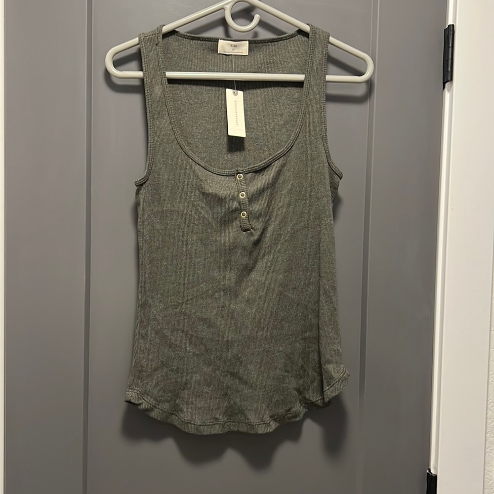 t.la NWT tank